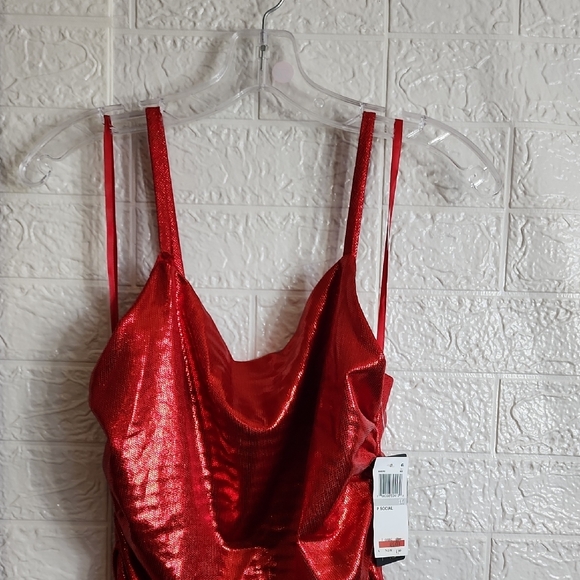 Elegant Red Draped Dress - Picture 3 of 10